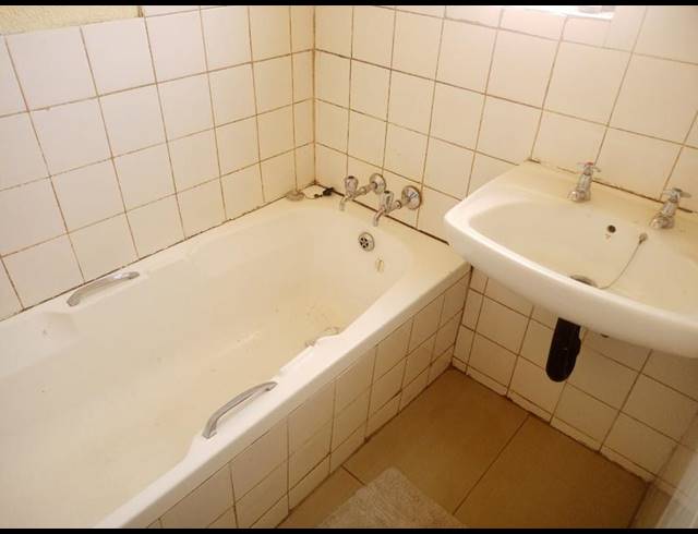 3 BEDROOM APARTMENT FOR SALE IN PROTEA GLEN